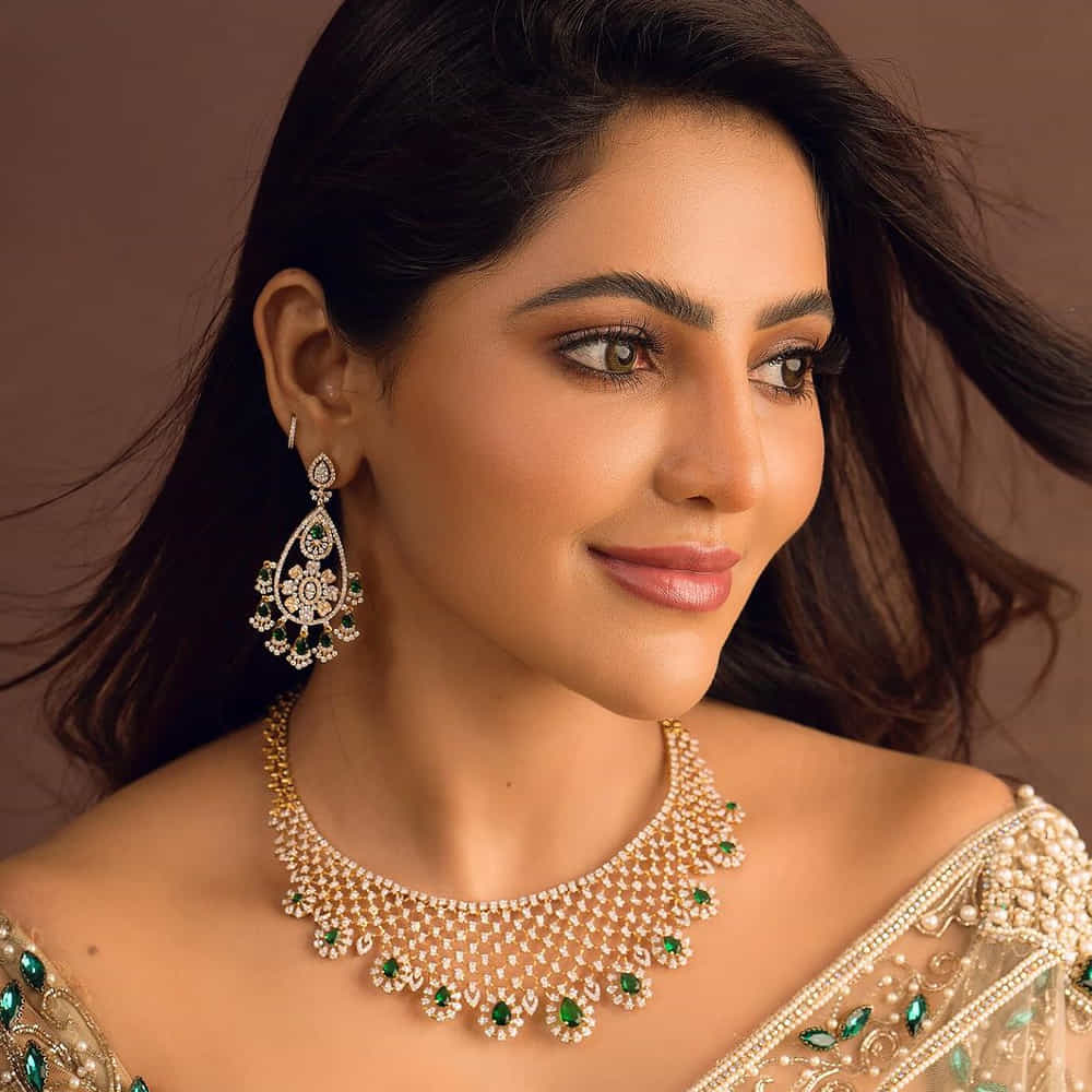 కానీ తెలుగులో ఈబ్యూటీకి అవకాశాలు రాలేదు. దీంతో తిరిగి తమళంలోనే బ్యాక్ టూ బ్యాక్ అవకాశాలు అందుకుంటుంది. ఈ క్రమంలోనే ఎప్పుడూ నెట్టింట యాక్టివ్ గా ఉండే అతుల్య తాజాగా లేటేస్ట్ ఫోటోస్ షేర్ చేసింది.