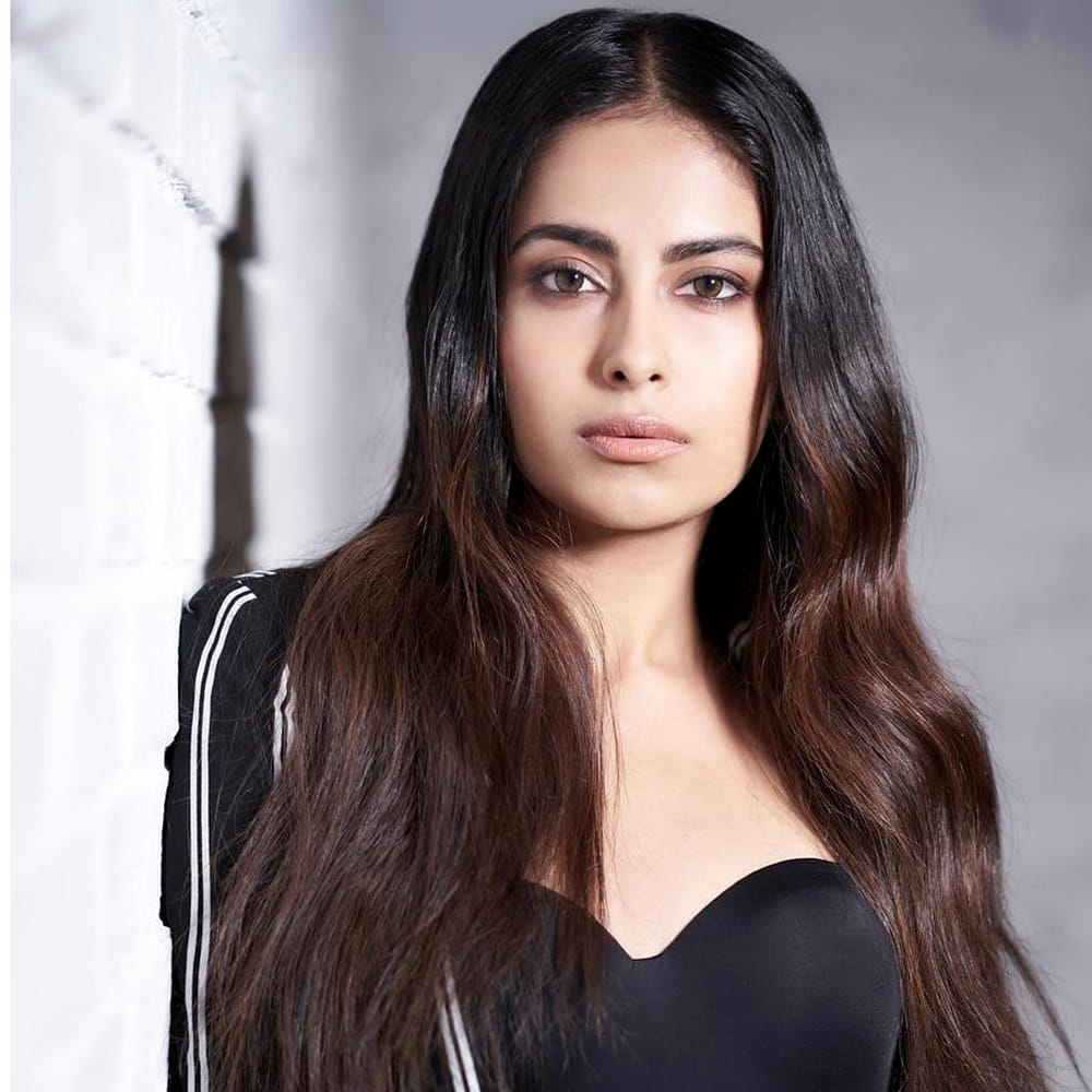 ఆతర్వాత ఉయ్యాలా జంపాల సినిమాతో హీరోయిన్ గా మారింది. రాజ్ తరుణ్ హీరోగా నటించిన ఈ సినిమా మంచి విజయాన్ని అందుకుంది.