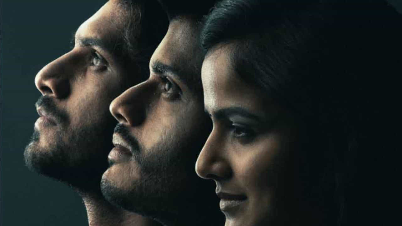 ఆనంద్ దేవరకొండ, వైష్ణవి చైతన్య, విరాజ్ అశ్విన్ జంటగా సాయి రాజేష్ తెరకెక్కించిన సెన్సేషనల్ లవ్ స్టోరీ బేబీ. ఈ సినిమా ఎంతటి విజయం సాధించిందో చెప్పనక్కర్లేదు. తాజాగా ఈ సినిమాను హిందీలో రీమేక్ చేయబోతున్నట్లు తెలుస్తుంది. అక్కడా సాయి రాజేష్ ఈ సినిమాను తెరకెక్కించబోతున్నారు. ఓ ఫేమస్ సోషల్ మీడియా ఇన్ఫ్లూయన్సర్ ఇందులో హీరోయిన్గా నటించబోతున్నట్లు ప్రచారం జరుగుతుంది.