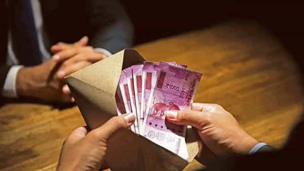 Fixed Deposit: గుడ్ న్యూస్.. ఆ బ్యాంకుల్లో ఎఫ్డీలపై వడ్డీ రేట్లు పెంపు.. లిస్ట్ ఇదే..