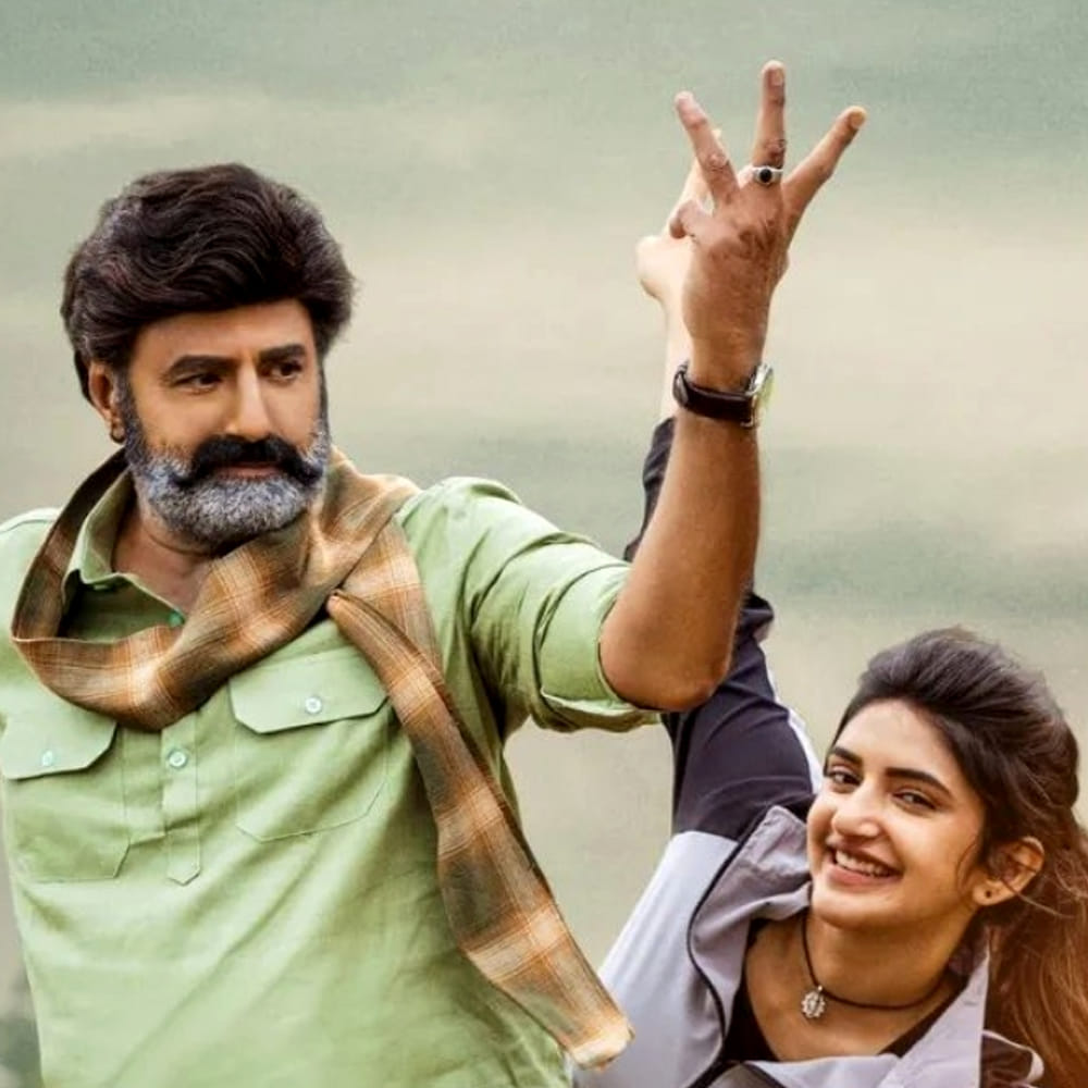 తాజాగా భగవంత్ కేసరి సినిమా మరో రికార్డ్ ను క్రియేట్ చేసింది.  బుకింగ్ బుక్ మై షో యాప్ లో  ఇప్పటివరకు 1 మిలియన్ కి పైగా టికెట్స్ బుక్ చేసుకుని రికార్డు సెట్ చేసింది బాలయ్య భగవంత్ కేసరి సినిమా. 