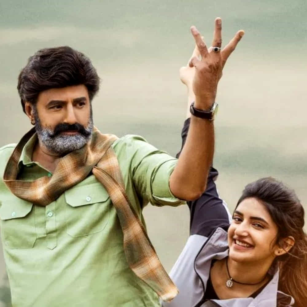 తాజాగా భగవంత్ కేసరి సినిమా మరో రికార్డ్ ను క్రియేట్ చేసింది.  బుకింగ్ బుక్ మై షో యాప్ లో  ఇప్పటివరకు 1 మిలియన్ కి పైగా టికెట్స్ బుక్ చేసుకుని రికార్డు సెట్ చేసింది బాలయ్య భగవంత్ కేసరి సినిమా. 