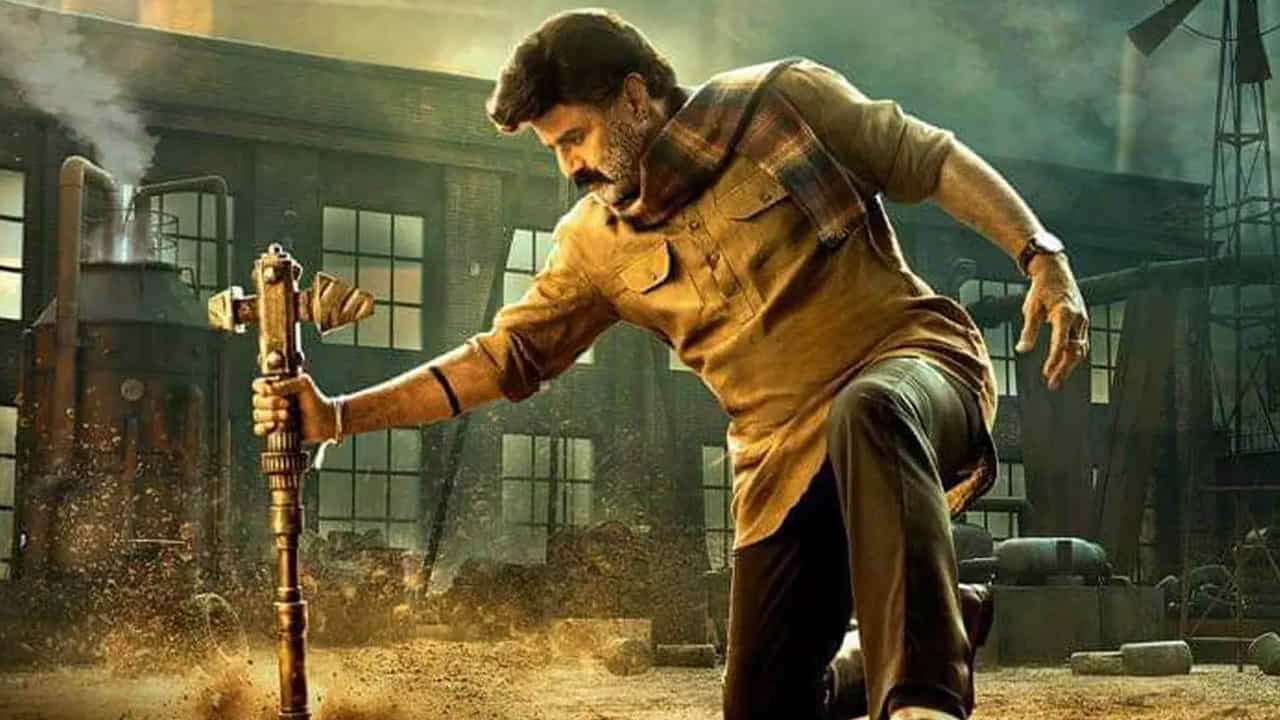 ఇక బాలయ్య భగవంత్ కేసరి కూడా మంచి వసూళ్లనే తీసుకొచ్చింది. ఈ చిత్రం ఫస్ట్ వీకెండ్లో 70 కోట్లు గ్రాస్.. 37 కోట్ల వరకు షేర్ వసూలు చేసింది. బ్రేక్ ఈవెన్ అవ్వాలంటే మరో 31 కోట్లు కలెక్ట్ చేయాలి. నెక్ట్స్ వీక్ సినిమాలు లేకపోవడం.. మరో రెండు మూడు రోజులు హాలీడేస్ ఉండటంతో.. కలెక్షన్స్ డ్రాప్ అవ్వకపోతే భగవంత్ కేసరి సేఫ్ అవుతుంది.