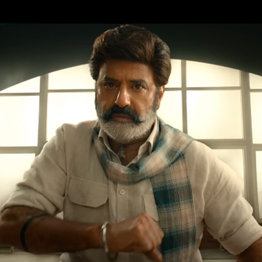 ఇప్పటికే ఈ మూవీ 100 కోట్ల క్లబ్ లోకి చేరిపోయింది. మొదటి రోజు ప్రపంచవ్యాప్తంగా రూ.32.33 కోట్ల గ్రాస్ కలెక్షన్స్ ని సాధించింది భగవంత్ కేసరి సినిమా.   