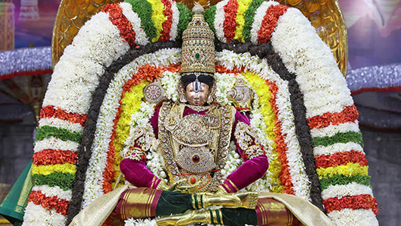 పురాణాల ప్రకారం చిన్నశేషుడు అంటే వాసుకి.. నాగలోకానికి రాజు. చిన్నశేష వాహనాన్ని దర్శిస్తే కుటుంబ శ్రేయస్సుతోపాటు కుండలినీయోగ సిద్ధిఫలం లభిస్తుందని ప్రశస్తి.