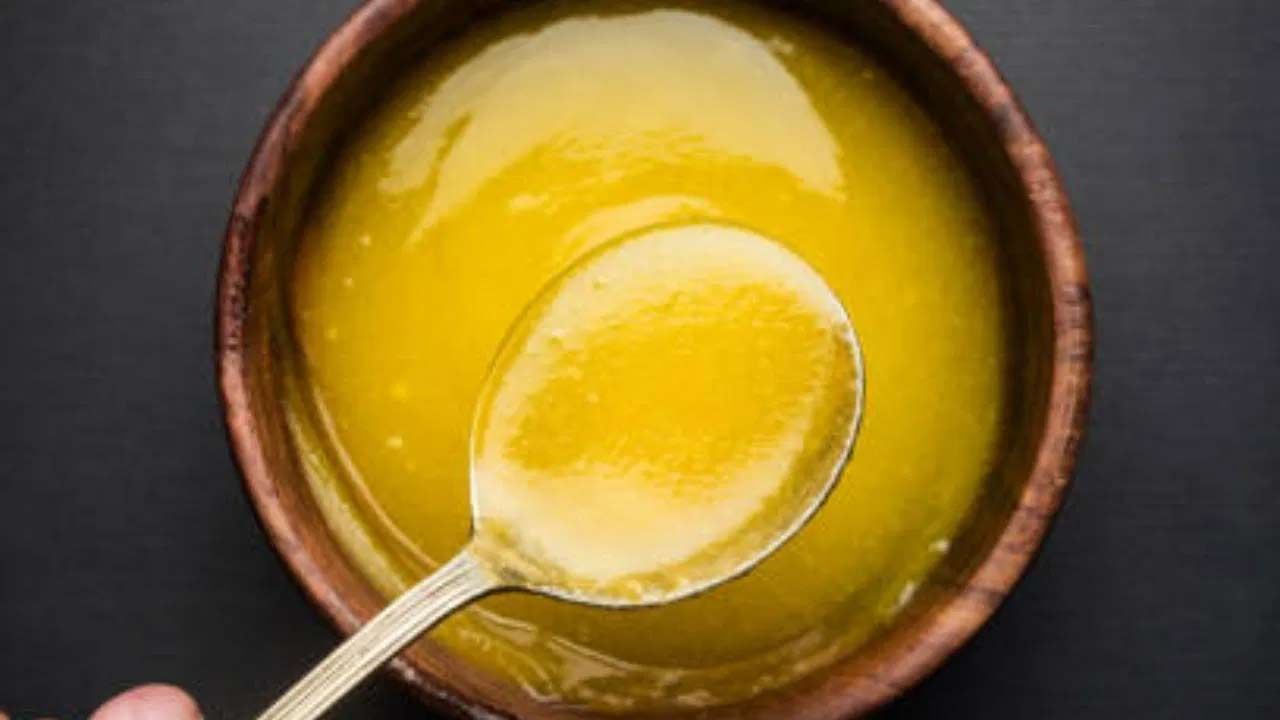 ఆ తర్వాత దీనిని ఫ్రిజ్‌లోఉంచితే వెన్న రెడీ అవుతుంది. తినడానికి కూడా రుచిగా ఉంటుంది. ఇంట్లో అప్పటికప్పుడు వెన్నను ఇలా తయారు చేసుకోవచ్చు. 