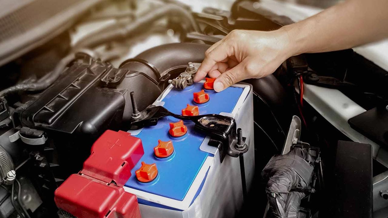 Car Care Tips ఈ తప్పు చేస్తే కారును నెట్టాల్సి ఉంటుంది.. ఇలాంటి