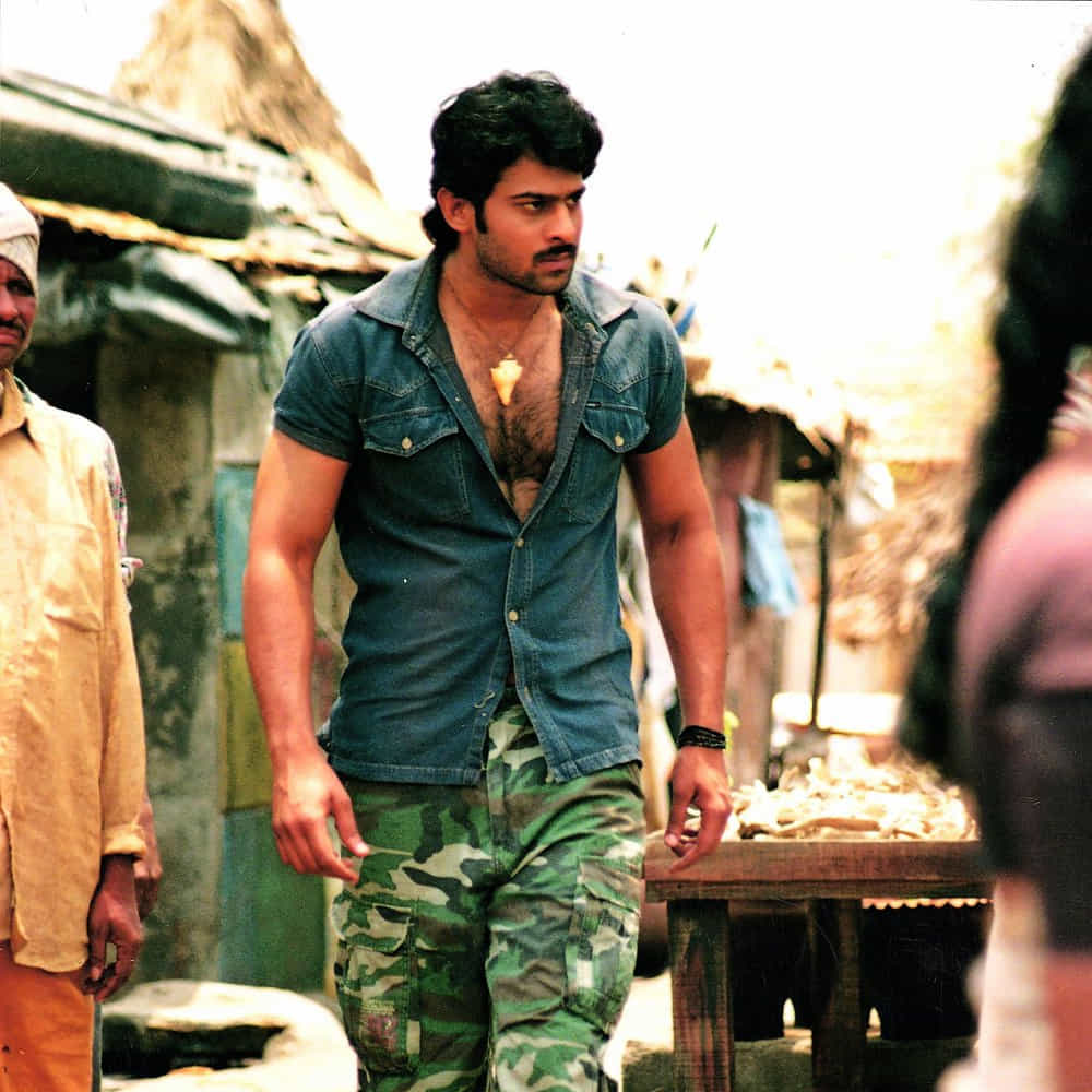 2005లో రాజమౌళి తెరకెక్కించిన ఛత్రపతి ప్రభాస్ కెరీర్లో ఫస్ట్ బిగ్గెస్ట్ బ్లాక్బస్టర్. అప్పటి వరకు ఉన్న ప్రభాస్ మార్కెట్ను రెండింతలు పెంచేసింది ఛత్రపతి. ముఖ్యంగా సినిమాలోని లైన్ దాటే సీన్.. ఇంటర్వెల్ బ్లాక్స్కు ఇప్పటికీ అదే క్రేజ్ ఉంది. ప్రభాస్ బర్త్ డే సందర్భంగా అక్టోబర్ 23న దీన్ని మరోసారి థియేటర్స్లోకి తీసుకొస్తున్నారు. ఇక నవంబర్ 4న శంకర్ దాదా ఎంబిబిఎస్ రీ రిలీజ్ కానుంది.