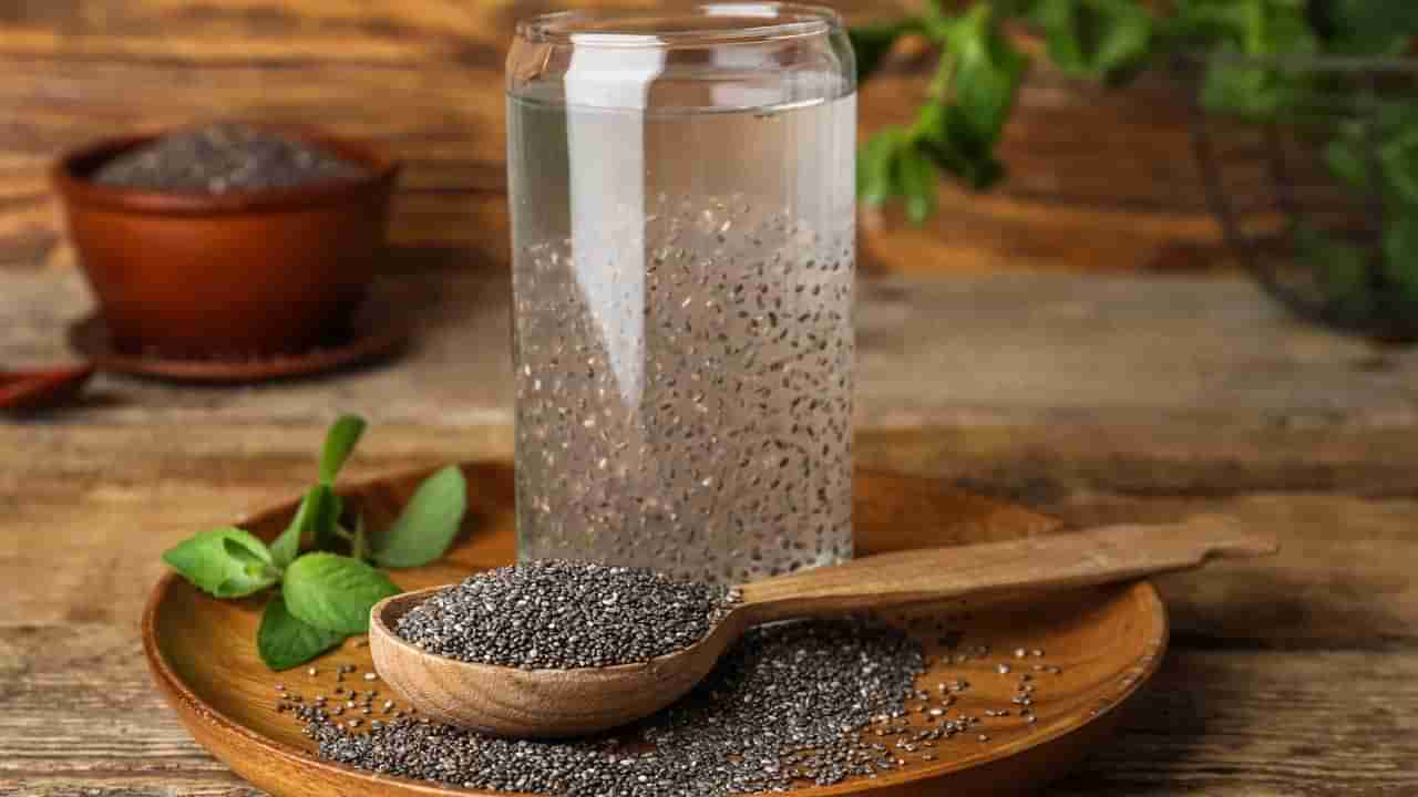 Chia Seeds Water: చియా సీడ్స్‌ నీటిలో నానబెట్టి ఉదయం తాగితే.. ఎన్ని లాభాలో తెలుసా..? సర్వరోగాలకు చక్కటి ఔషధం..!