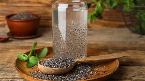 Chia Seeds Water: చియా సీడ్స్ నీటిలో నానబెట్టి ఉదయం తాగితే.. ఎన్ని లాభాలో తెలుసా..? సర్వరోగాలకు చక్కటి ఔషధం..!