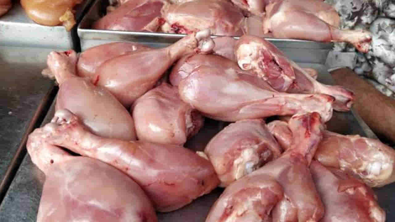 మద్యం మత్తులో పచ్చి చికెన్ ముక్క తినాలనుకున్నాడు.. కట్ చేస్తే...