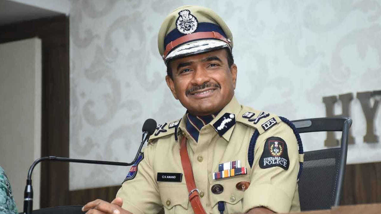 Telangana Elections: ఆ గన్స్ సరెండర్ చేయండి.. సీపీ ఆనంద్ కీలక ఉత్తర్వులు జారీ..