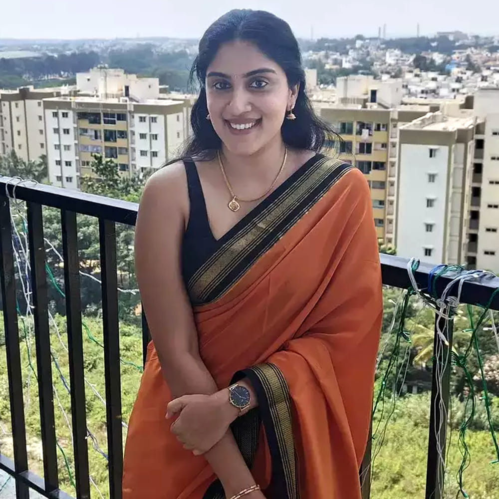 ధన్య బాలకృష్ణ.. ఈ  బ్యూటీ తెలుగు ప్రేక్షకులకు సుపరిచితురాలే. తెలుగులో కొన్ని సినిమాల్లో చిన్న చిన్న పాత్రలు చేసింది ధన్య అలాగే హీరోయిన్ గా రాజుగారి గది సినిమాలో కనిపించింది. 