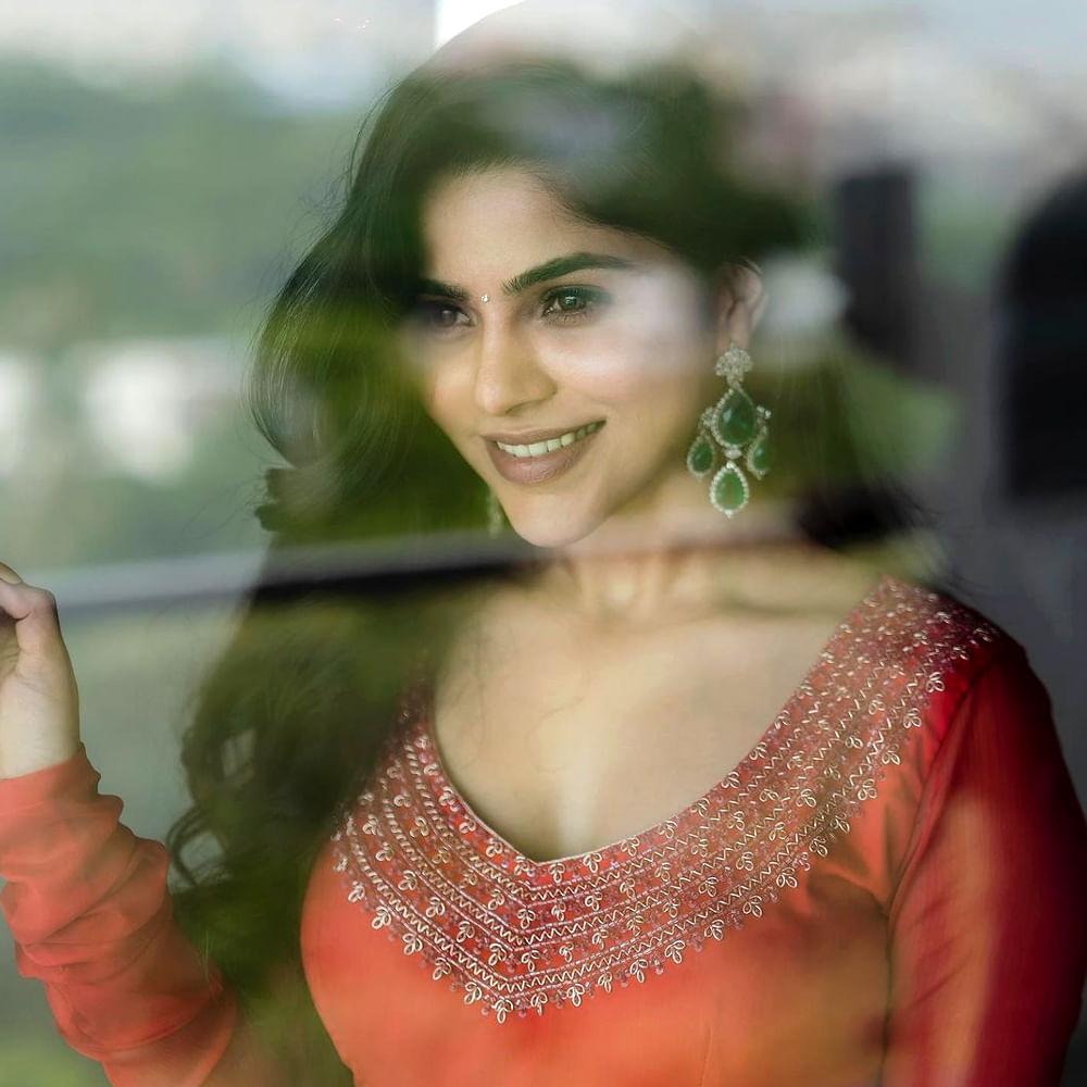 అటు తమిళ్ లోనూ బిజీగా ఉంది ఈ భామ. మరోసారి జీవి ప్రకాష్ కు జోడీగా నటిస్తుంది దివ్యభారతి. కింగ్ స్టన్ అనే సినిమాలో నటిస్తుంది. 