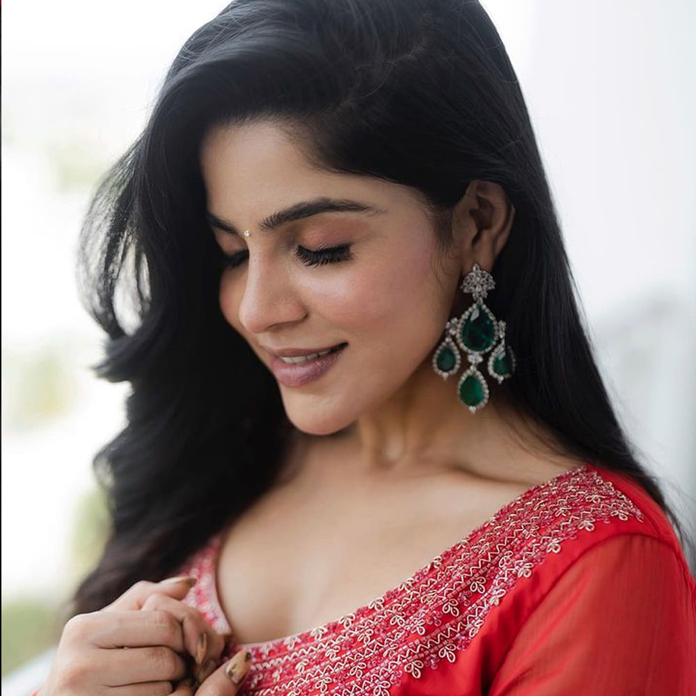 ప్రస్తుతం దివ్యభారతి తెలుగులో సినిమా చేస్తోంది. జబర్దస్త్  నటుడు సుడిగాలి సుధీర్ హీరోగా నటిస్తున్న సినిమాలో దివ్యభారతి హీరోయిన్ గా చేస్తోంది. 