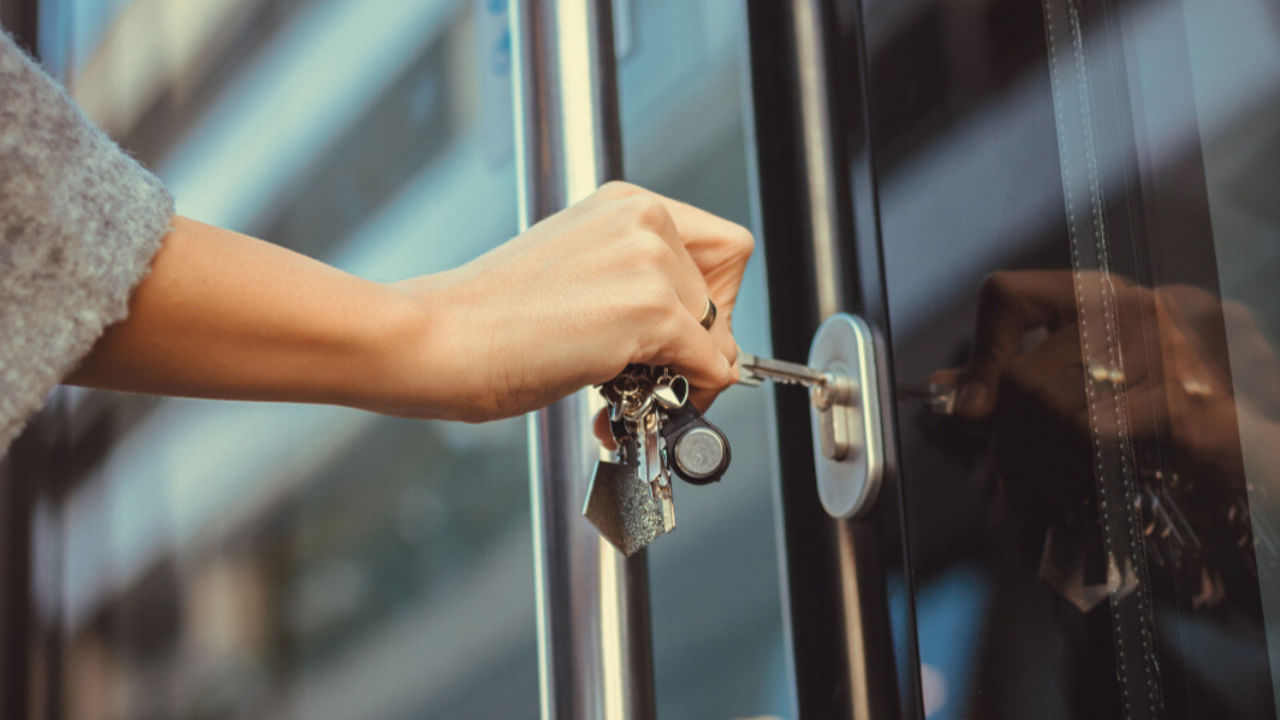 Hyderabad: దసరా సెలవులకు ఇళ్లకు వెళ్తున్నారా? అయితే, ఈ జాగ్రత్తలు తప్పనిసరిగా తీసుకోండి..