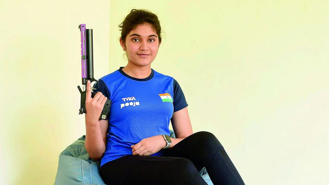 ఇక 2015 నుంచి ఇప్పటి వరకు 15కి పైగా రాష్ట్ర, జాతీయ, అంతర్జాతీయ పోటీల్లో పాల్గొన్న ఇషా సింగ్.. 60 కి పైగా గోల్డ్, సిల్వర్, బ్రౌంజ్ మెడల్స్ సాధించింది. ఇటీవల చైనాలో జరిగిన ఏసియన్ గేమ్స్ లో 25 మీటర్ల టీమ్ ఈవెంట్ లో గోల్డ్, 25 మీటర్ల ఇండివిజ్యువల్ ఈవెంట్ లో ఒక సిల్వర్ తో పాటు 10 మీటర్ల టీమ్, ఇండివిజ్వల్ ఈవెంట్లలో రెండు సిల్వర్ మెడల్స్ సాధించింది. త్వరలో కొరియాలో జరిగే ఏసియన్ ఛాంపియన్షిప్ తో పాటు... 2024 ఒలంపిక్స్ కి అర్హత సాధించి, మెడల్ సాధించడమే లక్ష్యంగా ముందుకెళ్తోంది.