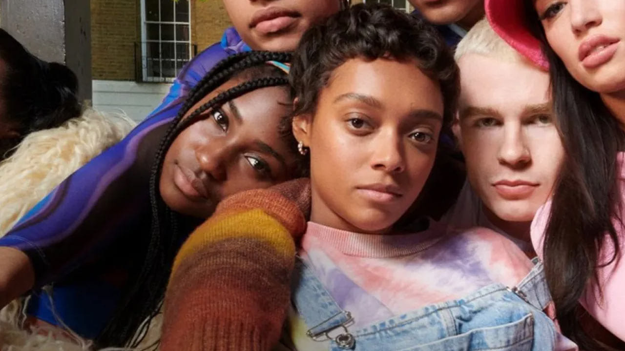 ఇక హాలీవుడ్ వెబ్‌ సిరీస్‌లను ఇష్టపడే వారి కోసం నెట్‌ఫ్లిక్స్‌ మంచి సిరీస్‌లను మూవీస్‌ను తీసుకొచ్చింది. నెట్‌ఫ్లిక్స్‌లో అక్టోబర్ 4 నుంచి బెక్‌ హమ్‌ వెబ్‌ సిరీస్‌ స్ట్రీమింగ్ అవుతోంది. ఇక ఎవ్రీథింగ్‌ నౌ అనే వెబ్‌ సిరీస్‌ అక్టోబర్ 4 నుంచి స్ట్రీమింగ్‌ అవుతోంది. 