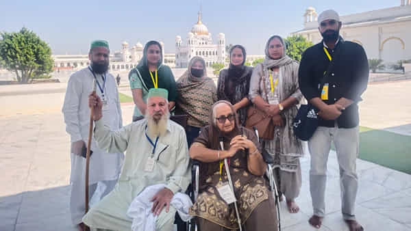 Family Reunion: భారత్ విభజన సమయంలో విడిపోయిన అన్నాచెల్లి.. 76 ఏళ్ల తర్వాత కలిపిన సోషల్ మీడియా..
