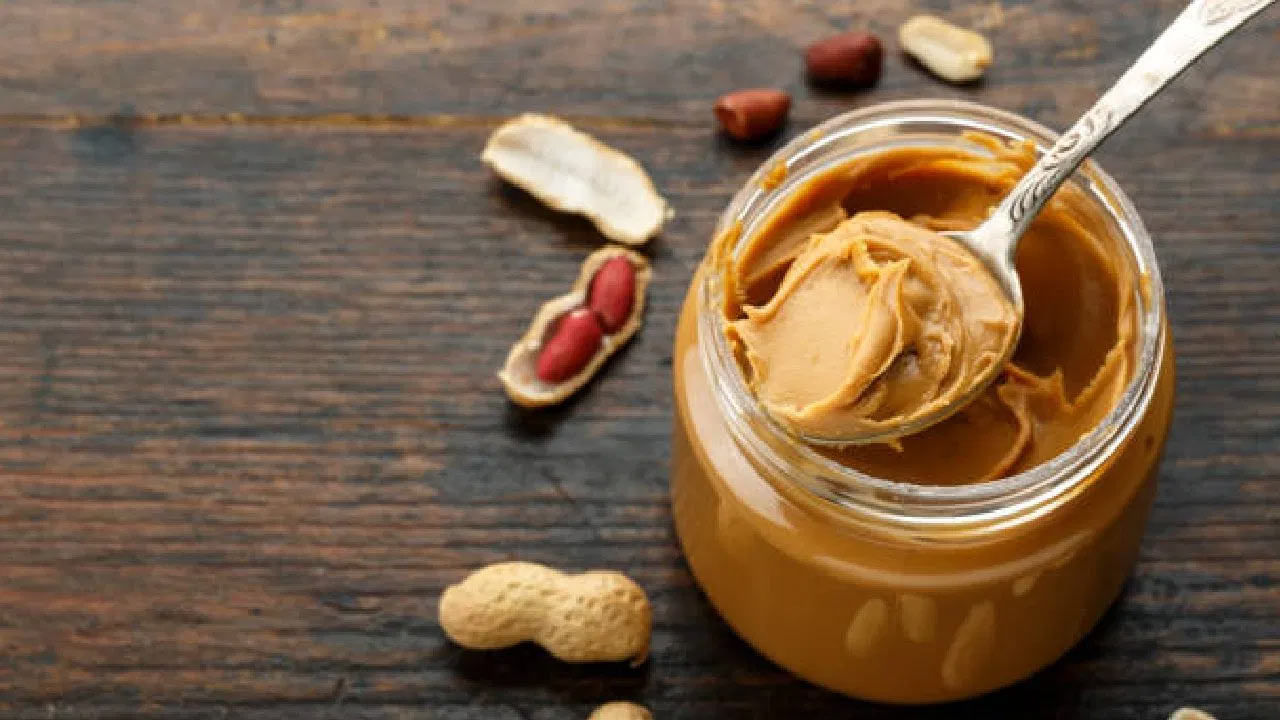 అలాగే నట్ బటర్లో కొవ్వు అధికంగా ఉంటుంది. ఇది బరువు తగ్గడంలో సహాయపడుతుంది. దీన్ని ఎక్కువగా తీసుకోవడం వల్ల రాత్రి నిద్రపై ప్రభావం పడుతుంది.