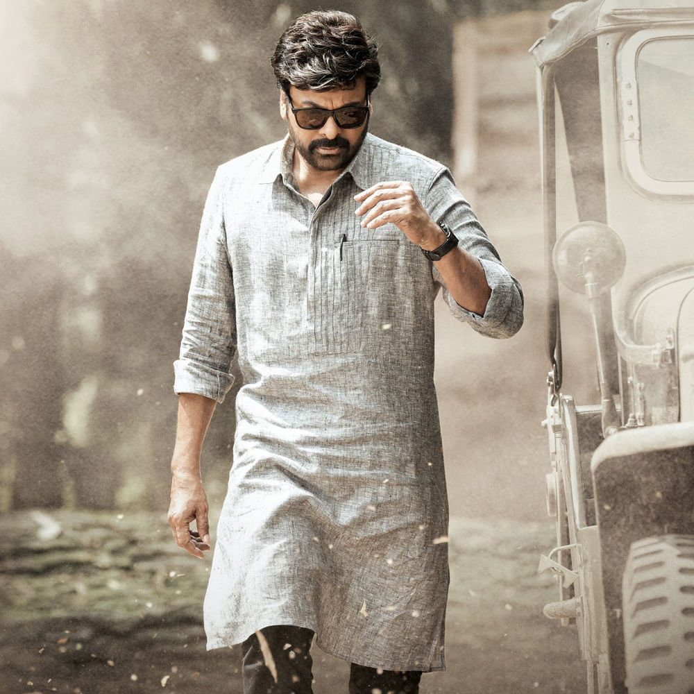 కేరళలో ఎల్2 షూట్ మొదలవుతుందంటే, మెగా అభిమానుల్లోనూ ఒక రకమైన సందడి కనిపిస్తోంది. మెగా బాస్కి సూట్ అయ్యే ఇంకో స్టోరీ రెడీ అవుతుందనే ఉత్సాహం కనిపిస్తోంది అభిమానుల్లో. ఇంతకీ మెగాస్టార్ ఎల్2ని రీమేక్ చేస్తారా? లేకుంటే గాడ్ఫాదర్కి సూట్ అయ్యే కథను ఇక్కడే రెడీ చేయిస్తారా? లెట్స్ వెయిట్ అండ్ సీ...