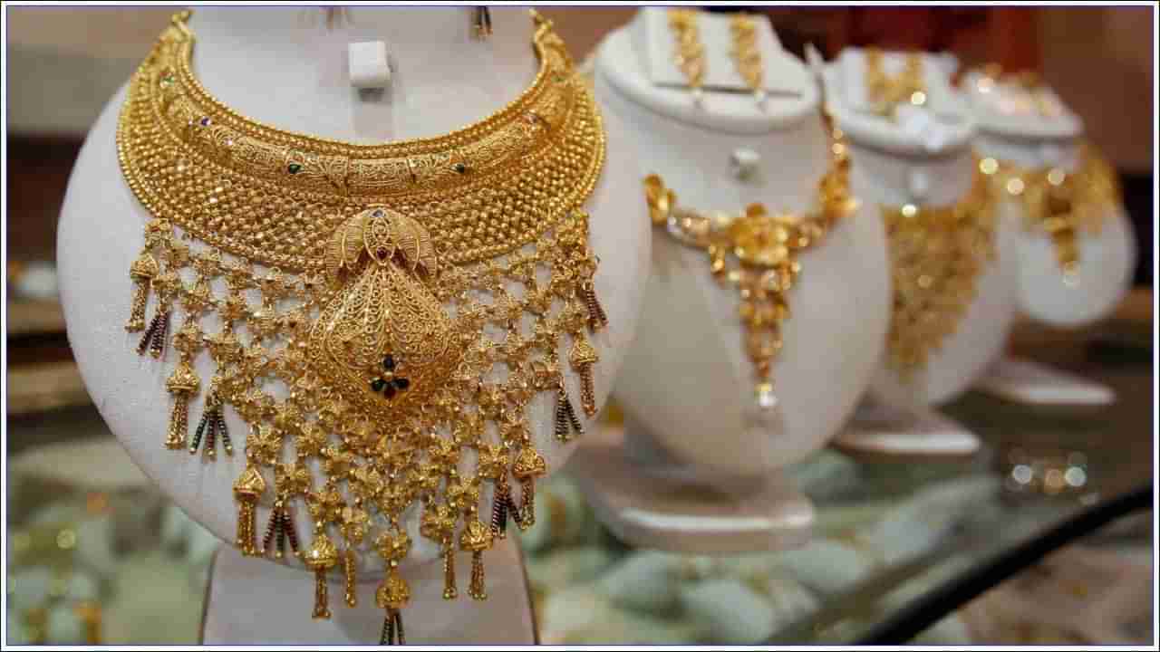 Gold and Silver Price: సెప్టెంబర్‌లో బంగారం ధరపై రూ.2221.. వెండిపై రూ.5800 తగ్గింది