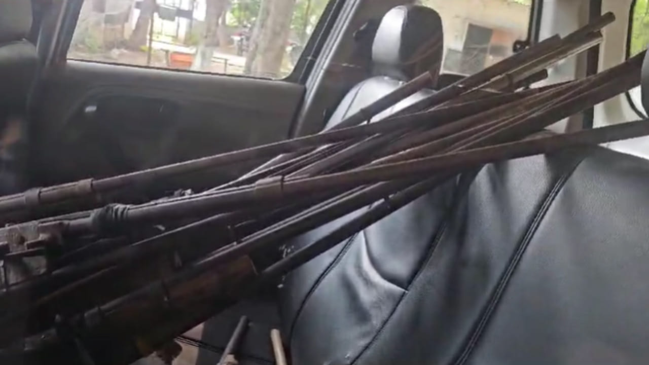 ఈ మేరకు పోలీసులు అప్రమత్తమై అహోబిలం గ్రామంలో కార్డెన్ సెర్చ్ నిర్వహించి నాటు తుపాకులు స్వాధీన పరచుకొని, డీఎస్పీ ఆధ్వర్యంలో వారికి కౌన్సెలింగ్ నిర్వహించారు.