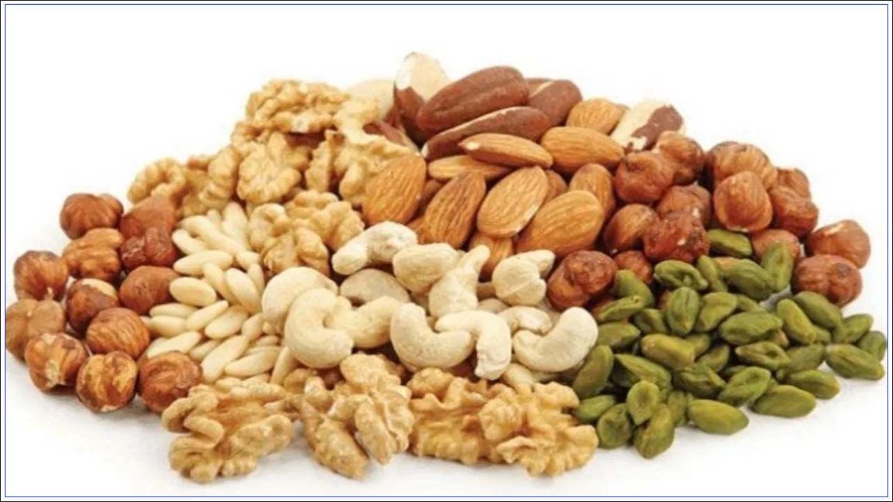 వాల్‌నట్‌లు, బాదంపప్పులు, జీడిపప్పు వంటి గింజలను తినడం వల్ల తలనొప్పి తగ్గుతుంది. ఎందుకంటే వాటిలో మెగ్నీషియం పుష్కలంగా ఉంటుంది. మెగ్నీషియం ఎక్కువగా తీసుకుంటే తలనొప్పి రాదు. వస్తే తగ్గుతుంది.