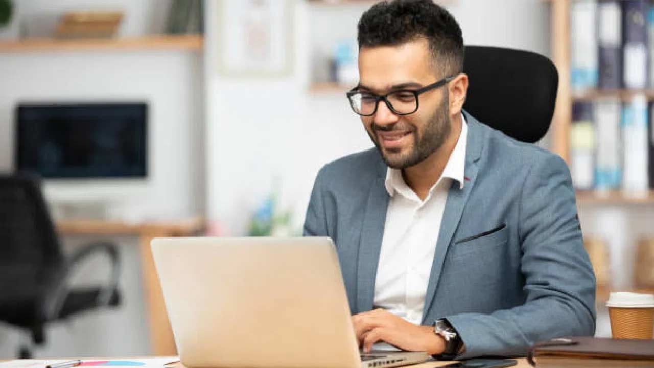 దీనివల్ల త్వరగా ఆలోచించి నిర్ణయాలు తీసుకోవడం కష్టమవుతుంది. మెదడు ప్లాస్టిసిటీని నిర్వహించడానికి శారీరక శ్రమ చాలా అవసరం. అనిశ్చల జీవనశైలి ఈ ప్లాస్టిసిటీని తగ్గిస్తుంది. ఎక్కువ సేపు కూర్చోవడం మెదడు ఆరోగ్యంపై ప్రత్యక్ష ప్రభావం చూపుతుంది. 