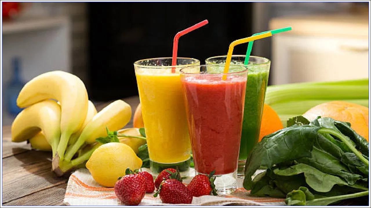 క్యారెట్ వంటి కూరగాయలలో విటమిన్ సి ఎక్కువగా ఉంటుంది. ఇది చర్మం మృదుత్వాన్ని మెరుగుపరుస్తుంది. ముడతలను తగ్గిస్తుంది. కూరగాయలు, పండ్ల రసాలను ఎలా తీసుకోవాలి. మన చర్మానికి ఏ రసం ఉపయోగపడుతుందో ఇక్కడ సమాచారం ఉంది.