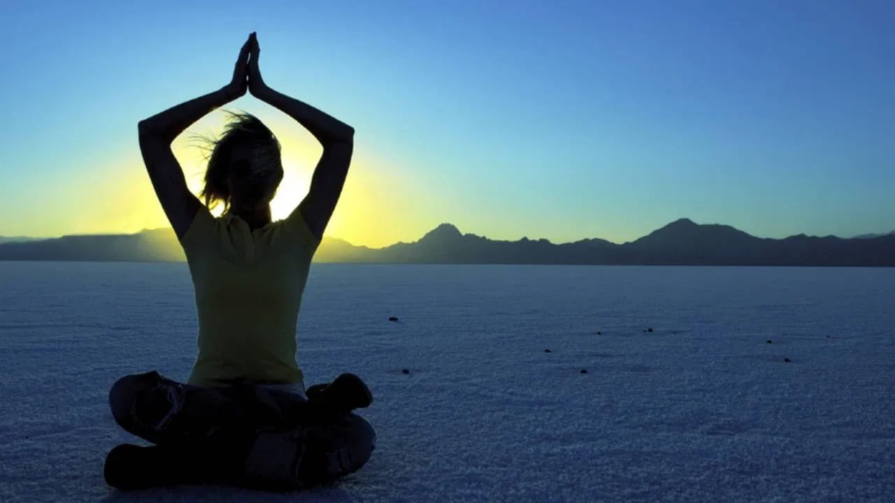 శ్వాసను అదుపులో ఉంచుకోవడం వల్ల అనేక వ్యాధులు నయమవుతాయని నిపుణులు చెబుతున్నారు. ప్రాణాయామం శరీరానికి విశ్రాంతినిస్తుంది. మీరు డిప్రెషన్, ఒత్తిడిని తగ్గించుకోవాలంటే మీరు ప్రాణాయామం చేయాలి. ఇది కాకుండా థైరాయిడ్ సమస్యలకు ప్రాణాయామం ఉత్తమ పరిష్కారం.