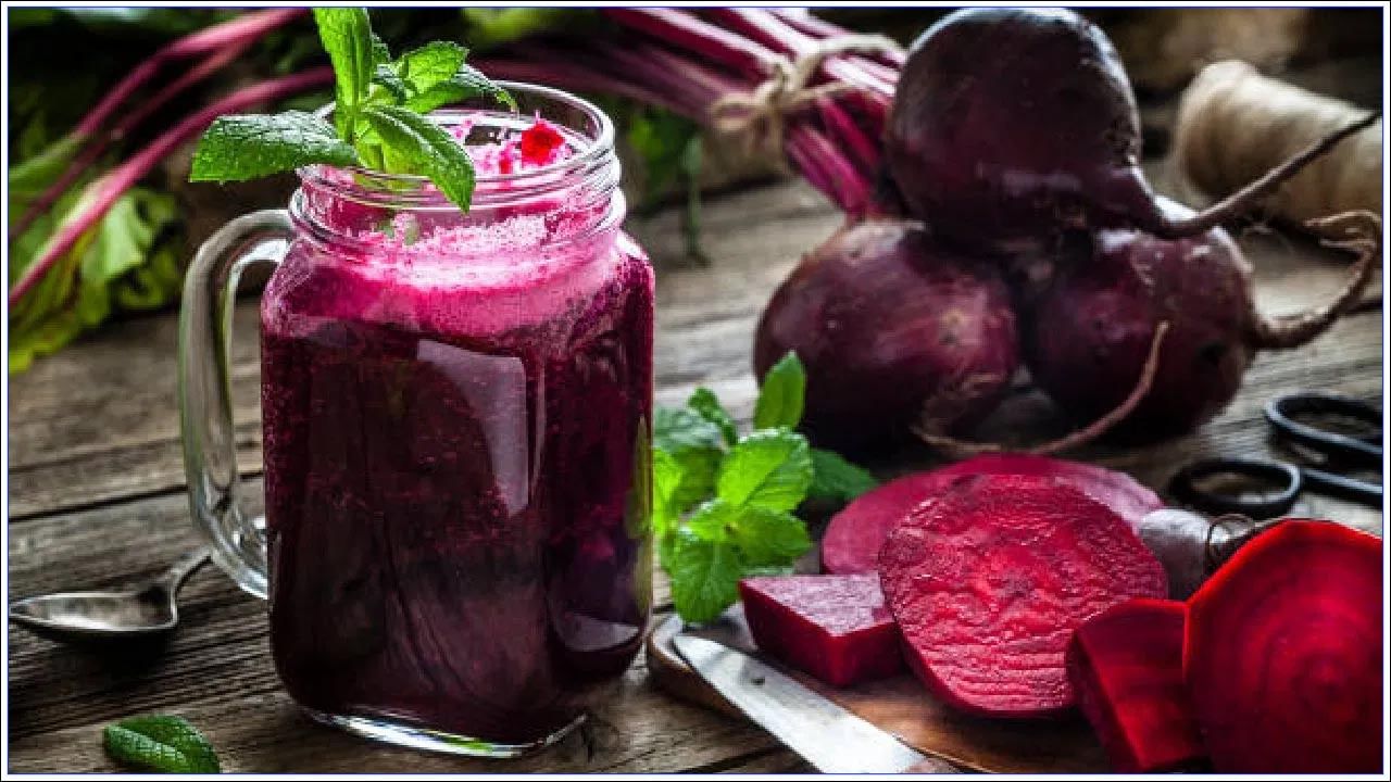 బీట్రూట్ జ్యూస్: బీట్రూట్ విటమిన్లు, బీటాలైన్లు సమృద్ధిగా ఉంటాయి. బీట్రూట్ యాంటీఆక్సిడెంట్ రక్షణను పెంచుతుంది. అలాగే, ఇది ఆక్సీకరణ నష్టం నుంచి కణాలను రక్షిస్తుంది. బీట్రూట్ జ్యూస్ ఒక ఆరోగ్యకరమైన ఎంపిక, ఇది హృదయ సంబంధ సమస్యలను నియంత్రించడంలో, రక్తపోటును తగ్గించడంలో సహాయపడుతుంది.