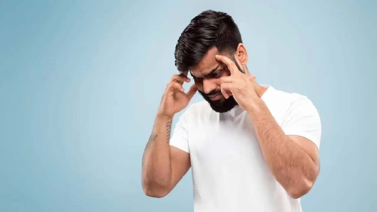 ఇలా విపరీతంగా తలనొప్పి వస్తుంటే ప్రశాంతంగా ఉండేందుకు ప్రయత్నించాలంటున్నారు నిపుణులు. టెన్షన్‌ను కాస్త దూరం పెట్టేసి ఆరోగ్యకరమైన ఆహారం తీసుకోవడం, వైద్యులను సంప్రదించడం చేయడం మంచిదంటున్నారు. (నోట్‌: ఇందులోని అంశాలు కేవలం అవగాహన కోసం మాత్రమే. నిపుణుల సలహాలు, సూచనల మేరకు అందించడం జరిగింది. ఏవైనా సందేహాలు ఉంటే నిపుణులను సంప్రదించండి.)