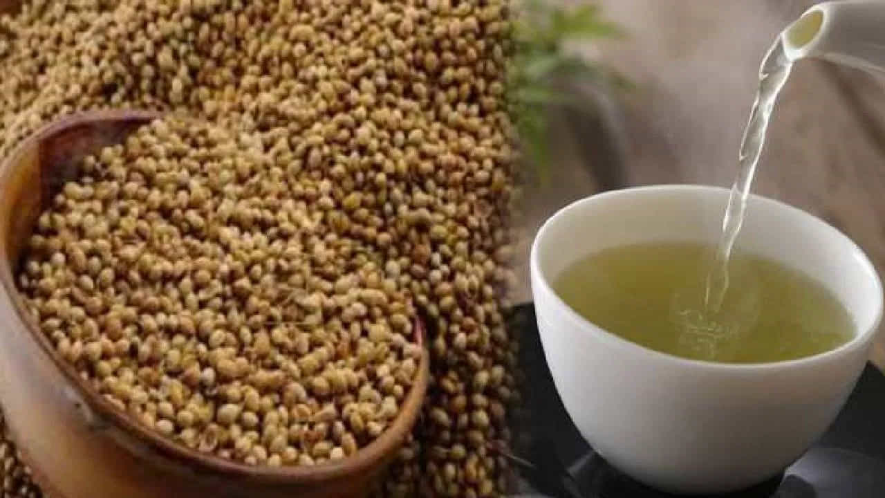కొత్తిమీర గింజలు వంటగదిలో అత్యంత ముఖ్యమైన పదార్థం. కొత్తిమీర గింజల నీరు థైరాయిడ్కు మంచి ఔషధం. ఇందులో అన్ని యాంటీ ఆక్సిడెంట్లు ఉంటాయి. ఈ యాంటీఆక్సిడెంట్లు థైరాయిడ్ గ్రంధిని దెబ్బతినకుండా కాపాడతాయి. అలాగే దాని పనితీరును మెరుగుపరచడంలో సహాయపడతాయి.