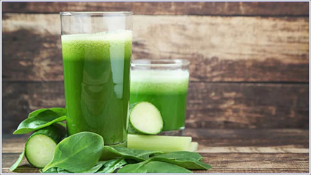 పాలకూర రసం: పాలకూర రసంలో ఒమేగా-3 ఫ్యాటీ యాసిడ్స్ ఉంటాయి. ఇది చర్మం గ్లో పెరగడానికి సహాయపడుతుంది. ఇందులో యాంటీ ఆక్సిడెంట్లు, విటమిన్లు, మినరల్స్, ఫైబర్ కూడా పుష్కలంగా ఉన్నాయి. బొప్పాయిలో ఉండే ఫోటోప్రొటెక్టర్, సహజ సౌందర్యాన్ని పెంచే బీటా కెరోటిన్, సూర్యుని అతినీలలోహిత కిరణాల ప్రభావాలను తగ్గిస్తుంది. UV ప్రేరిత ఎరిథీమా నుంచి చర్మాన్ని రక్షిస్తుంది. అలాగే చర్మ ఆరోగ్యాన్ని ప్రోత్సహిస్తుంది.