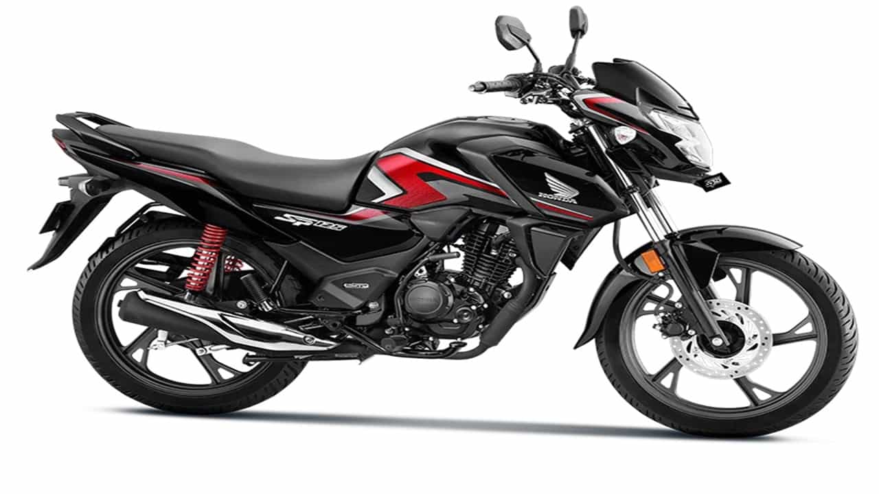 హోండా ఎస్పీ 125 బైక్ రూ.86,017 నుంచి రూ.90,071 (ఎక్స్షోరూమ్) మధ ఉంటుంది. రూ.లక్ష లోపు మంచి బైక్ కావాలనుకునే వారికి ఈ బైక్ మంచి ఎంపికగా ఉంటుంది. పూర్తి డిజిటల్ ఇన్స్ట్రుమెంట్ క్లస్టర్, ప్రీమియం కోట్ను పెంచే ఎల్ఈడీ హెడ్ ల్యాంప్తో వస్తుంది. ఈ మోటర్ బైక్ ఐదు గేర్లతో జత చేసిన 123.94 సీసీ సింగిల్ సిలిండర్ ఇంజిన్ ద్వారా శక్తిని పొందుతుంది. 10.72 బీహెచ్పీ గరిష్ట శక్తితో పాటు 10.9 ఎన్ఎం గరిష్ట టార్క్ను విడుదల చేస్తుంది. ముఖ్యంగా షైన్ 125తో పోలిస్తే ధర వ్యత్యాసం కూడా పెద్దగా లేదు.