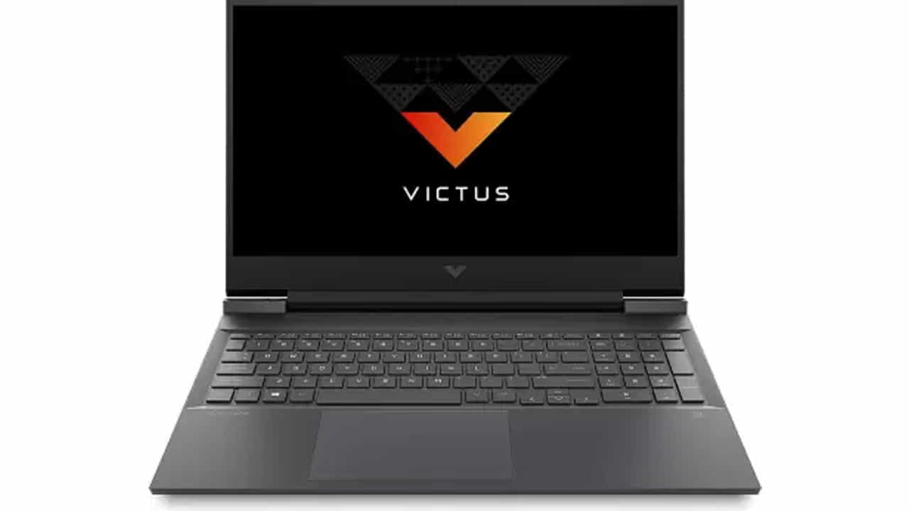 HP Victus Core i5 12th Gen: హెచ్పీ కంపెనీకి చెందిన కోర్ ఐ5, 12th జెన్ ల్యాప్టాప్ అసలు ధర రూ. 74,829 కాగా, 21 శాతం డిస్కౌంట్తో రూ. 58,990కి సొంతం చేసుకోవచ్చు. ఈ ల్యాప్టాప్లో 15.6 ఇంచెస్తో కూడిన ఫుల్ హెచ్డీ డిస్ప్లేను అందించారు. సూపర్ గేమింగ్ కోసం ప్రత్యేక ఫీచర్ను అందించారు.
