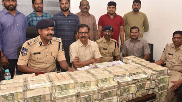 Telangana Elections: ఎన్నికల వేళ పోలీసులకు కొత్త తలనొప్పులు.. పైరవీలతో కొత్త పరేషాన్..!
