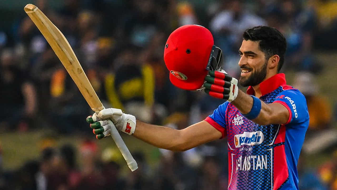 జద్రాన్ కేవలం 24 ఇన్నింగ్స్ల్లోనే ల్యాండ్మార్క్ను సాధించడం ద్వారా గుర్బాజ్ను అధిగమించాడు. 2019లో లక్నోలో వెస్టిండీస్పై వన్డేల్లో అరంగేట్రం చేశాడు.
