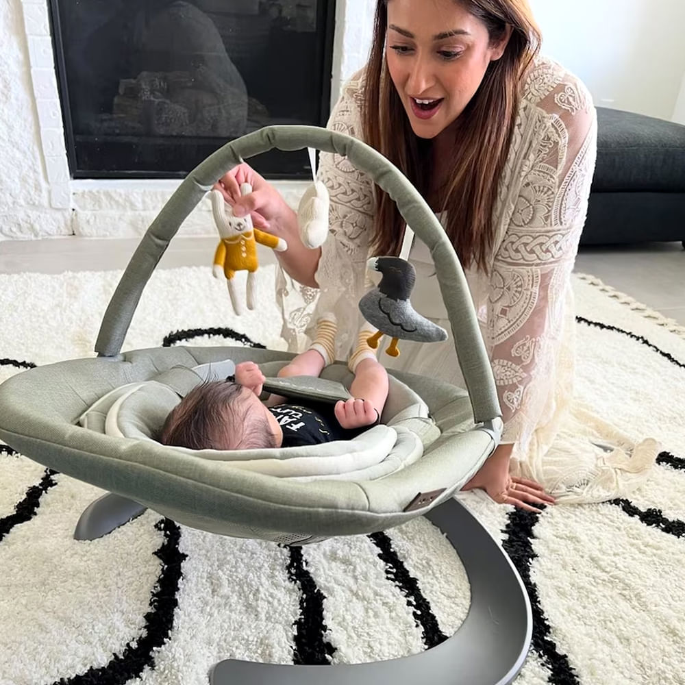 ప్రస్తుతం సినిమా ఇండస్ట్రీకి దూరంగా ఉంటుంది ఇలియానా. పెళ్లికాకుండానే తల్లిగా మారింది ఇలియానా. ఇటీవలే కొడుకుకు జన్మనిచ్చింది ఇలియానా. 