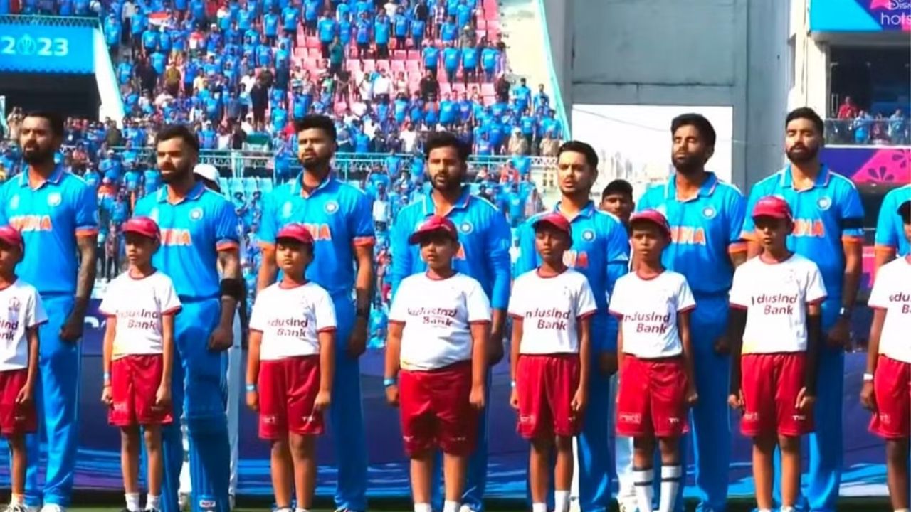 IND vs ENG: లక్నోలో నల్ల బ్యాడ్జిలతో బరిలోకి దిగిన భారత ఆటగాళ్లు.. కారణం ఏంటంటే?