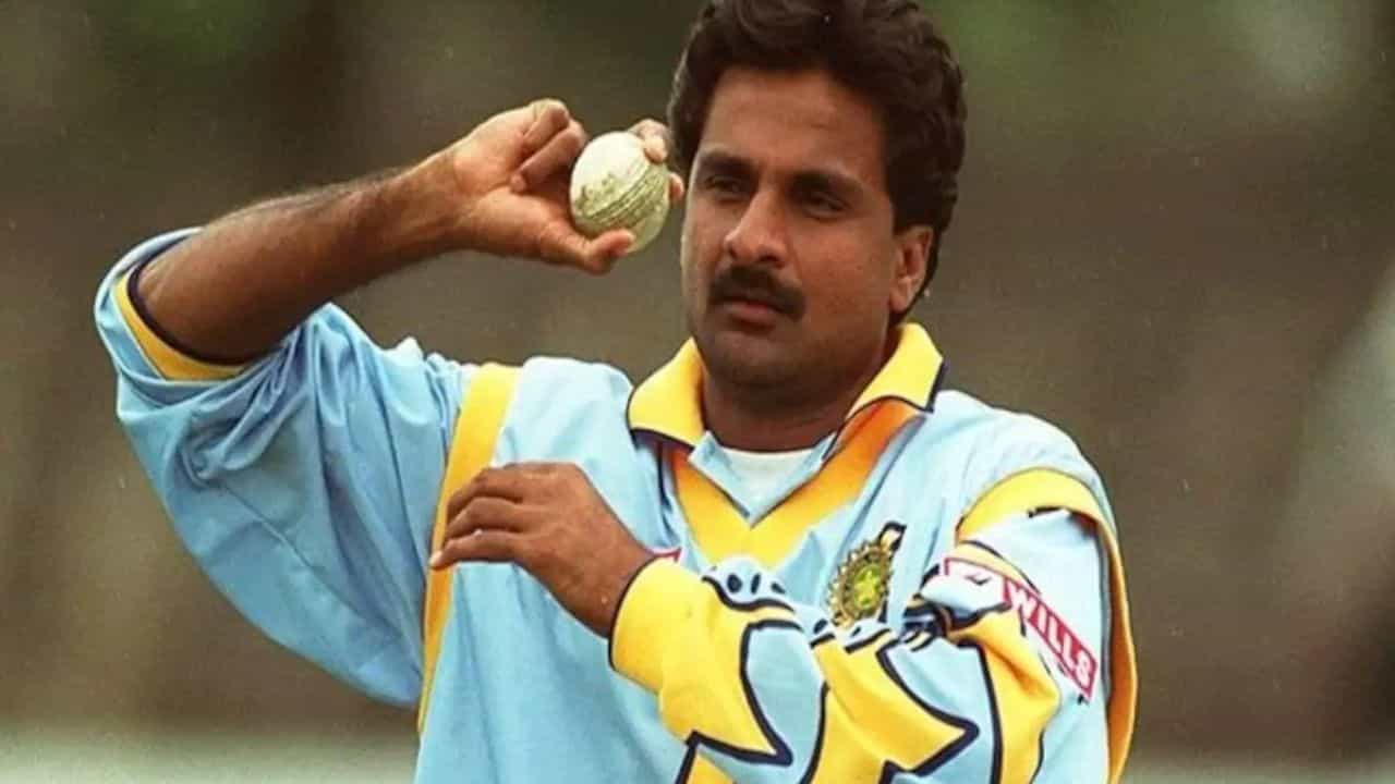 ఈ జాబితాలో జహీర్ తర్వాతి స్థానంలో జావగల్ శ్రీనాథ్ ఉన్నారు. 33 ఇన్నింగ్స్ల్లో 44 వికెట్లు తీశాడు.