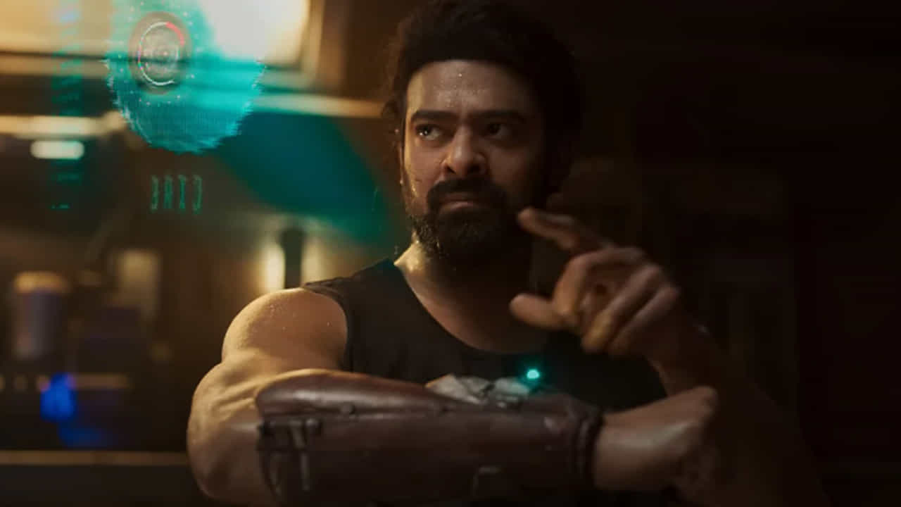 టైమ్ ట్రావెల్‌ కాన్సెప్ట్‌తో తెరకెక్కుతున్న కల్కి 2898 ఏడీ సినిమాలో ప్రభాస్‌తో పాటు అమితాబ్ బచ్చన్‌, కమల్‌ హాసన్‌, దీపిక పదుకోన్‌ కీలక పాత్రల్లో నటిస్తున్నారు. ఇండియన్ స్క్రీన్ మీద ఇప్పటి వరకు ఏ సినిమాకు పెట్టనంత భారీ బడ్జెట్‌ను ఈ సినిమాకు ఖర్చు పెడుతున్నారు. ముందు 2024 సంక్రాంతికి రిలీజ్ చేయాలని ప్లాన్ చేసినా... అన్ని పనులు పూర్తి కావన్న ఉద్దేశం తో వాయిదా వేశారు.