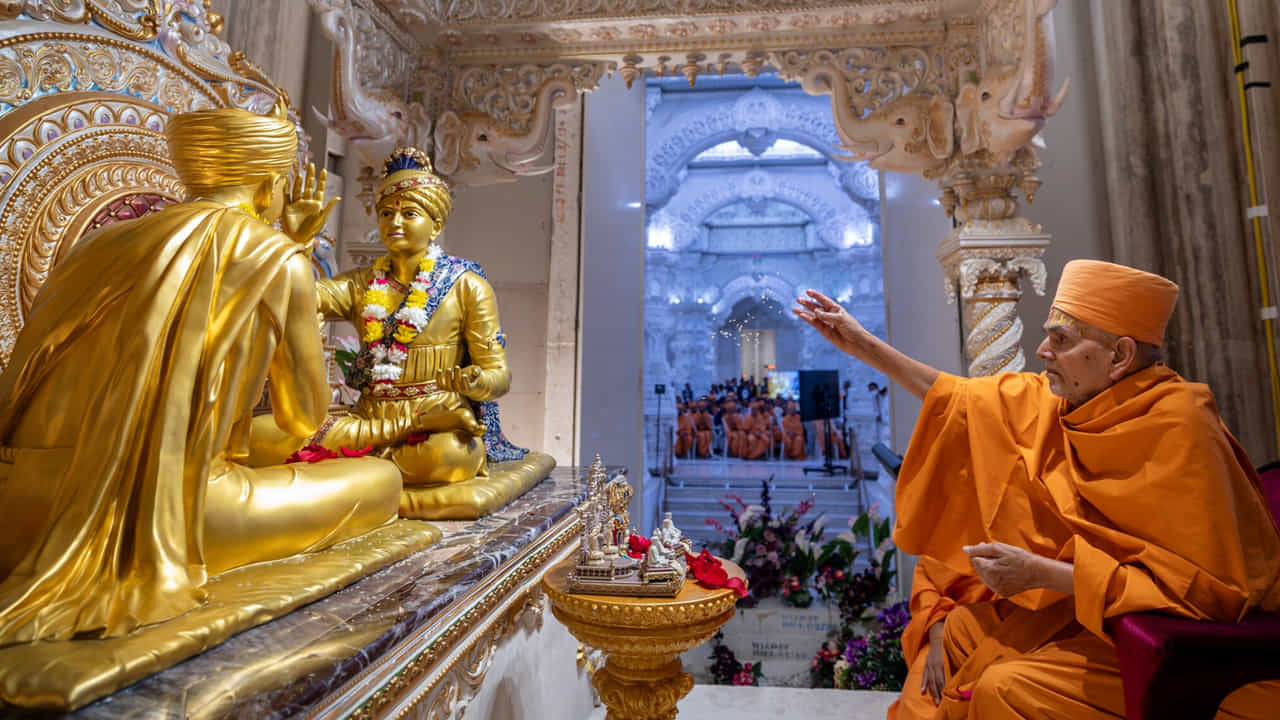 ఈ కార్యక్రమంలో ఇస్లాం, క్రైస్తవం, జుడాయిజం, హిందూ, జైన, సిక్కు, బౌద్ధ మతాలపై చర్చ జరిగింది. ఒక్కసారి ఇక్కడికి రండి అంటూ వారంతా కలిసి ప్రపంచానికి పిలుపునిచ్చారు. భిన్నత్వంలో ఏకత్వం, మానవత్వం అనే అక్షరధామ్ ప్రాథమిక సూత్రాలకు ఈ సమావేశమే నిదర్శనం అని తెలిపారు.