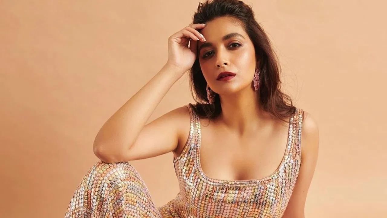 సౌత్లో హోమ్లీ ఇమేజ్తో ఆకట్టుకుంటున్న అందాల భామ కీర్తి సురేష్. మహానటి సినిమాతో స్టార్ లీగ్లోకి ఎంట్రీ ఇచ్చిన ఈ బ్యూటీ.. ఆ తరువాత అనుకున్న రేంజ్లో కెరీర్ను కంటిన్యూ చేయలేకపోతున్నారు. ముఖ్యంగా లేడీ ఓరియంటెడ్ సినిమాతో సూపర్ హిట్ కొట్టాలన్న కీర్తి కల ఇంకా కలగానే ఉంది.