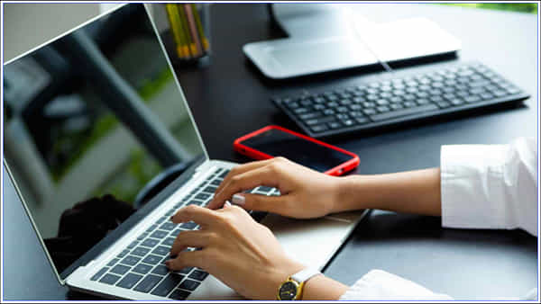 Laptops Import: టాబ్లెట్ల దిగుమతిపై నిషేధం ఉండదు.. కేంద్రం నిర్ణయం వెనక్కి