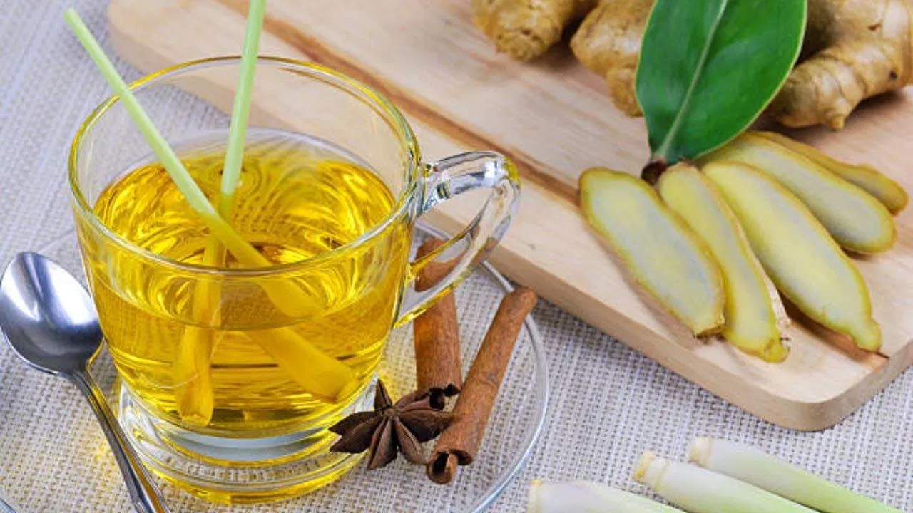 లెమన్ గ్రాస్ టీ ఒత్తిడిని తగ్గించడంలో సహాయపడుతుంది. లెమన్ గ్రాస్ టీ సువాసన నాడీ ఒత్తిడిని తగ్గించడంలో సహాయపడుతుంది. లెమన్‌గ్రాస్ టీ ఆందోళన, ఒత్తిడిని తగ్గించడంలో సహాయపడుతుంది. మానసిక ఆరోగ్యాన్ని మెరుగుపరచడంలో సహాయపడుతుంది. 