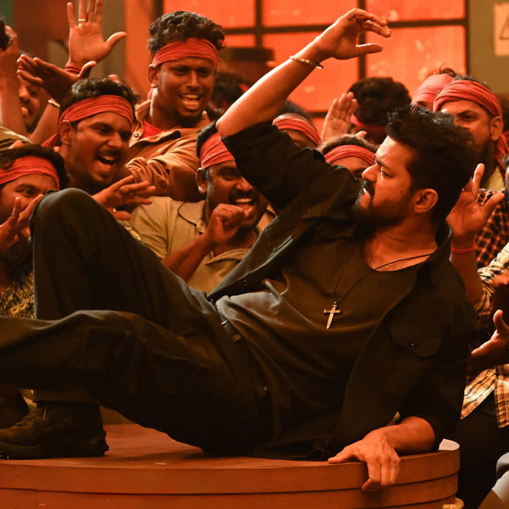 కోలీవుడ్ ఇండస్ట్రీలో జర్నీ స్టార్ట్ చేసి ఇప్పుడు పాన్ ఇండియా డైరెక్టర్గా మారిన యంగ్ టెక్నీషియన్ లోకేష్ కనగరాజ్. ఖైదీ సినిమా నుంచి మొదలు పెట్టి తన ప్రతీ మూవీని మరో మూవీతో కనెక్ట్ చేస్తూ వస్తున్న లోకేష్, వెండితెర మీద ఓ గ్యాంగ్స్టర్ యూనివర్స్ను క్రియేట్ చేస్తున్నారు. తాజాగా లియో రిలీజ్ తరువాత ఈ యూనివర్స్కు సంబంధించిన టైమ్ లైన్ను డీకోడ్ చేస్తూ కొత్త థియరీని తెర మీదకు తీసువచ్చారు ఫ్యాన్స్.