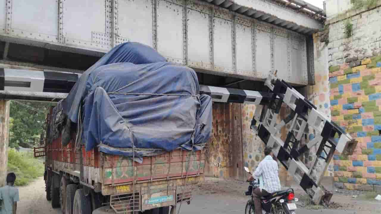 Andhra Pradesh: ఎరక్కపోయి వచ్చి ఇరుక్కుపోయారు.. రెండు గంటలపాటు కదల్లేక.. మెదల్లేక..