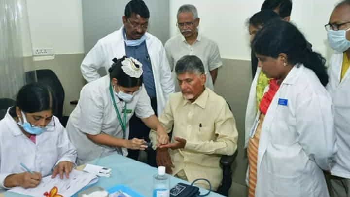 Watch Video: చంద్రబాబును జైల్లో ఎవరూ ఇబ్బంది పెట్టరు.. మాజీ మంత్రి బాలినేని కామెంట్స్ Watch Video: చంద్రబాబును జైల్లో ఎవరూ ఇబ్బంది పెట్టరు.. మాజీ మంత్రి బాలినేని కామెంట్స్